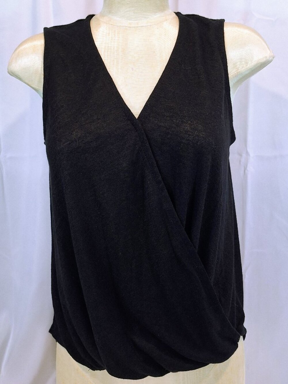 Universal Thread Women Black Cross Front Style Sleeveless Blouse Top Size M NWT